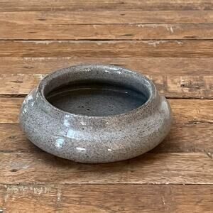 Studio Art Pottery Stoneware Low-Profile Bowl 5" Gray Speckled Signed